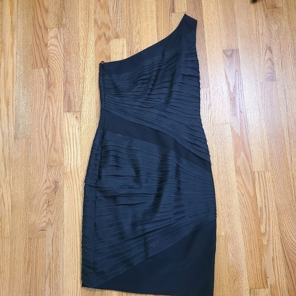 Theia Size 2 Black One Shoulder Layered Mini Dress - Picture 1 of 4